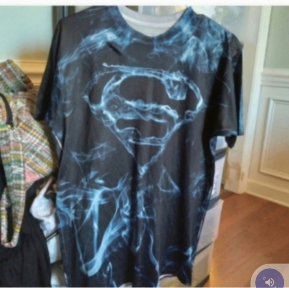 Superman Black and Blue Graphic T-Shirt Mens M Smokey Symbol On Front EUC